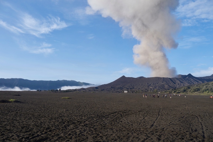 hike up the Mt Bromo Volcano