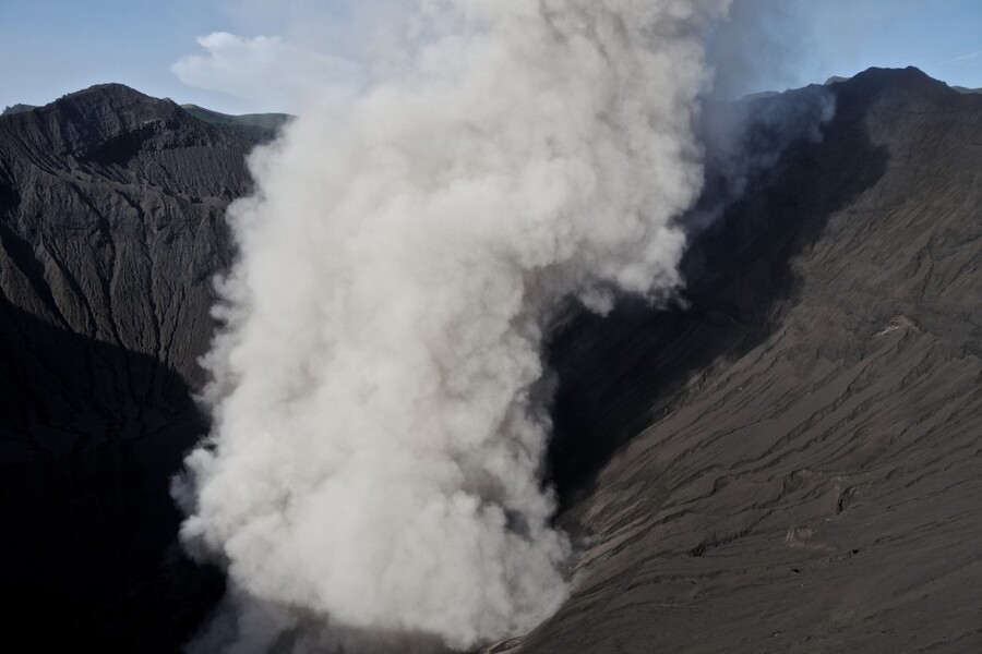 Mount Bromo eruption