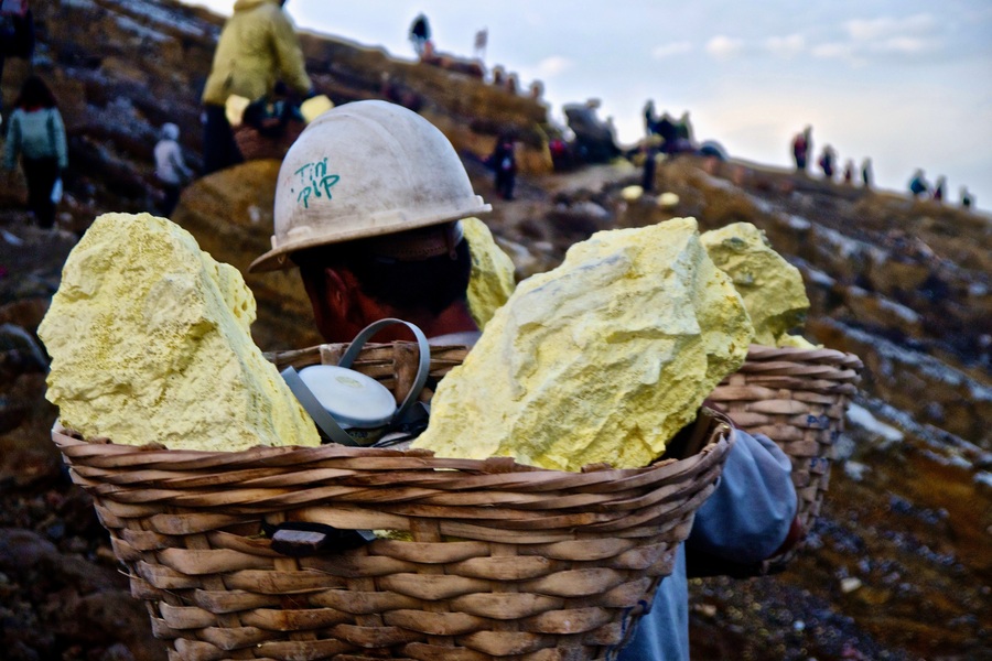 Sulphur miners