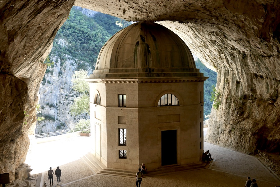 Temple of Valadier, Marche