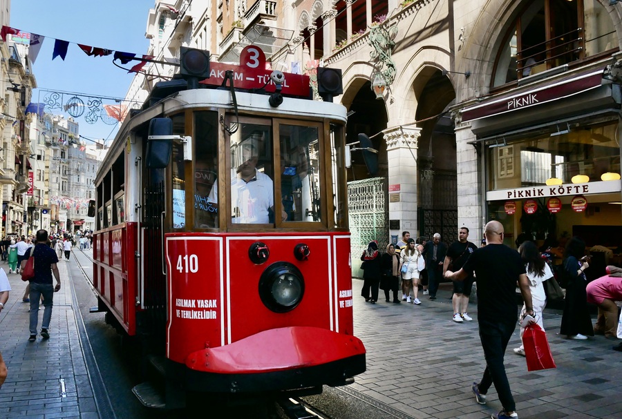 Istiklal Caddesi Trolley